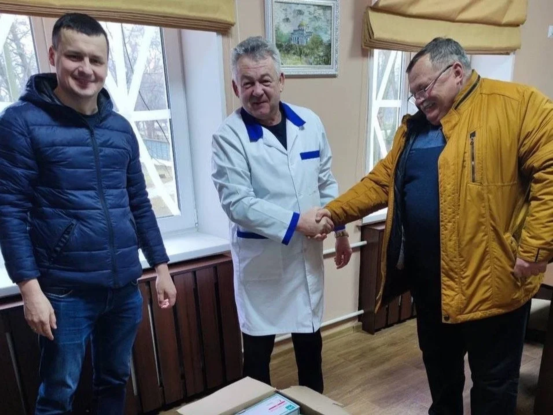 Surgical equipment handed over to a Ukrainian hospital team